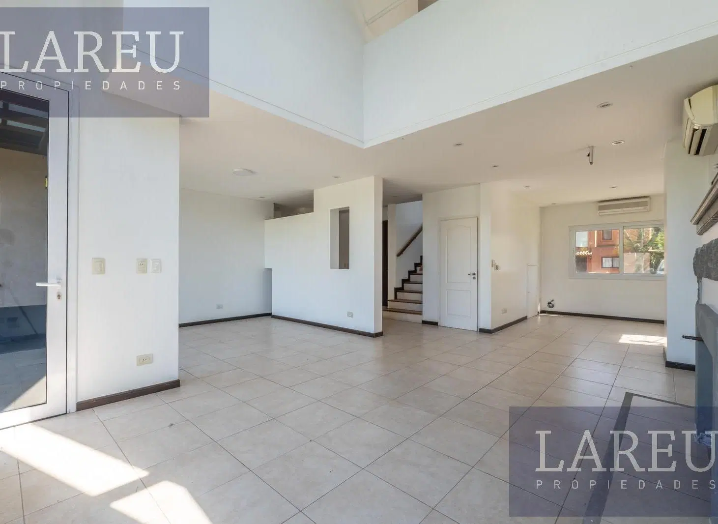 Casa en Venta con renta - Barrio Privado Los Tacos 3