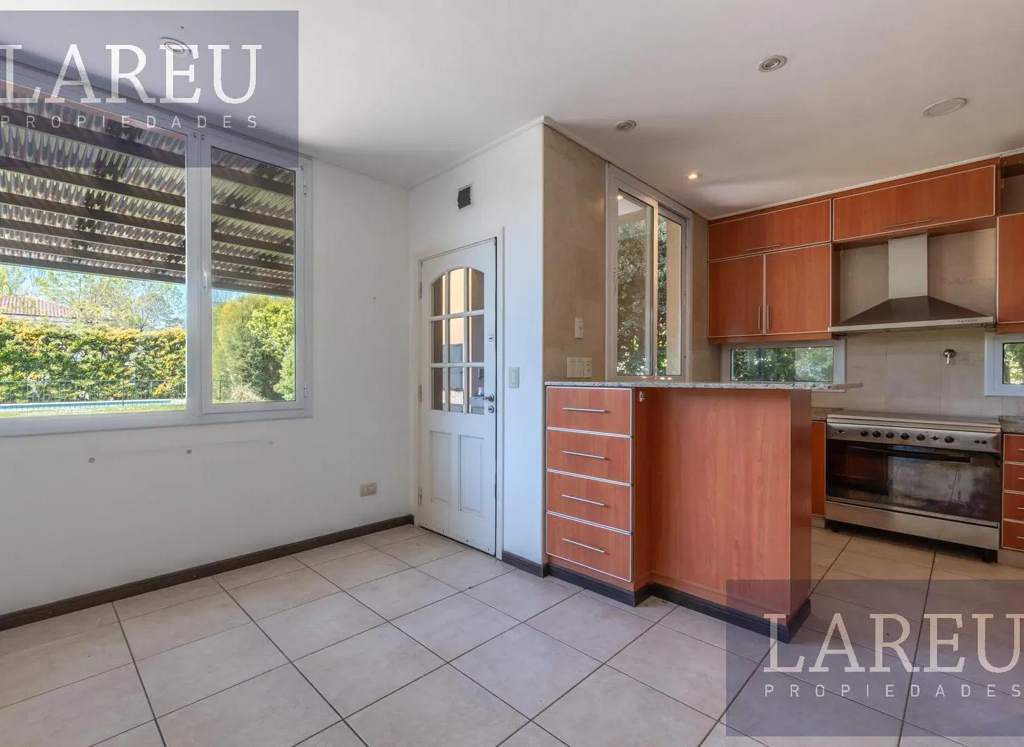 Casa en Venta con renta - Barrio Privado Los Tacos 2
