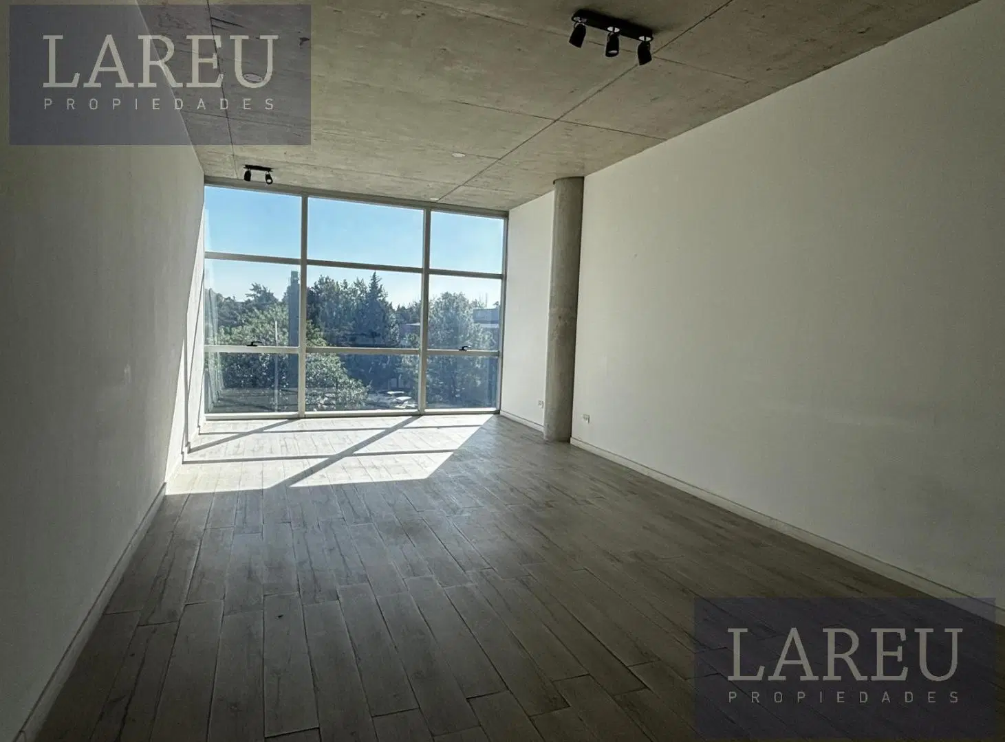 Oficina en Alquiler, Officia Pilar - Edificio Work 2