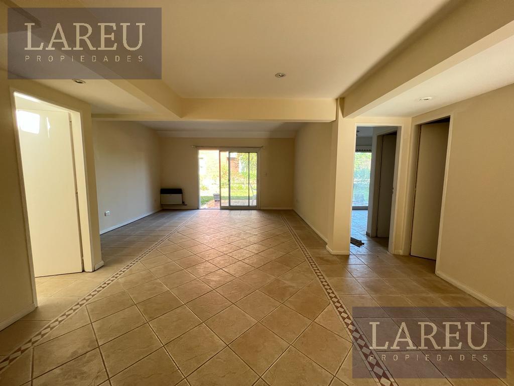 Casa en Venta en el Barrio Privado Bermudas Pilar