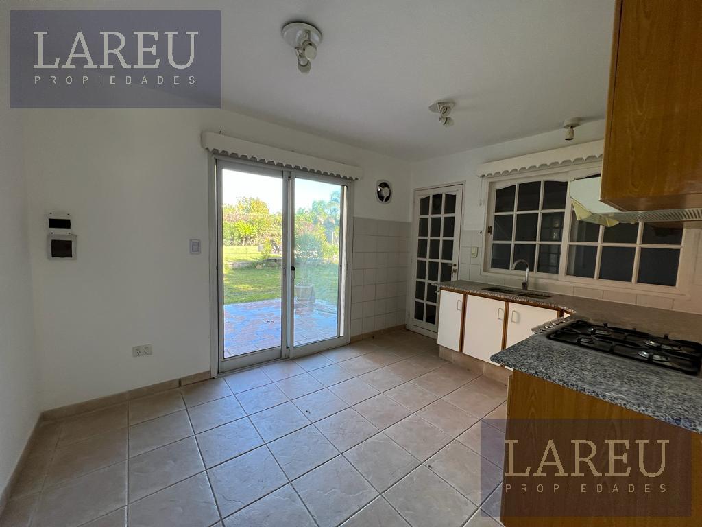 Foto de Casa en Venta en el Barrio Privado Bermudas Pilar, imagen 3