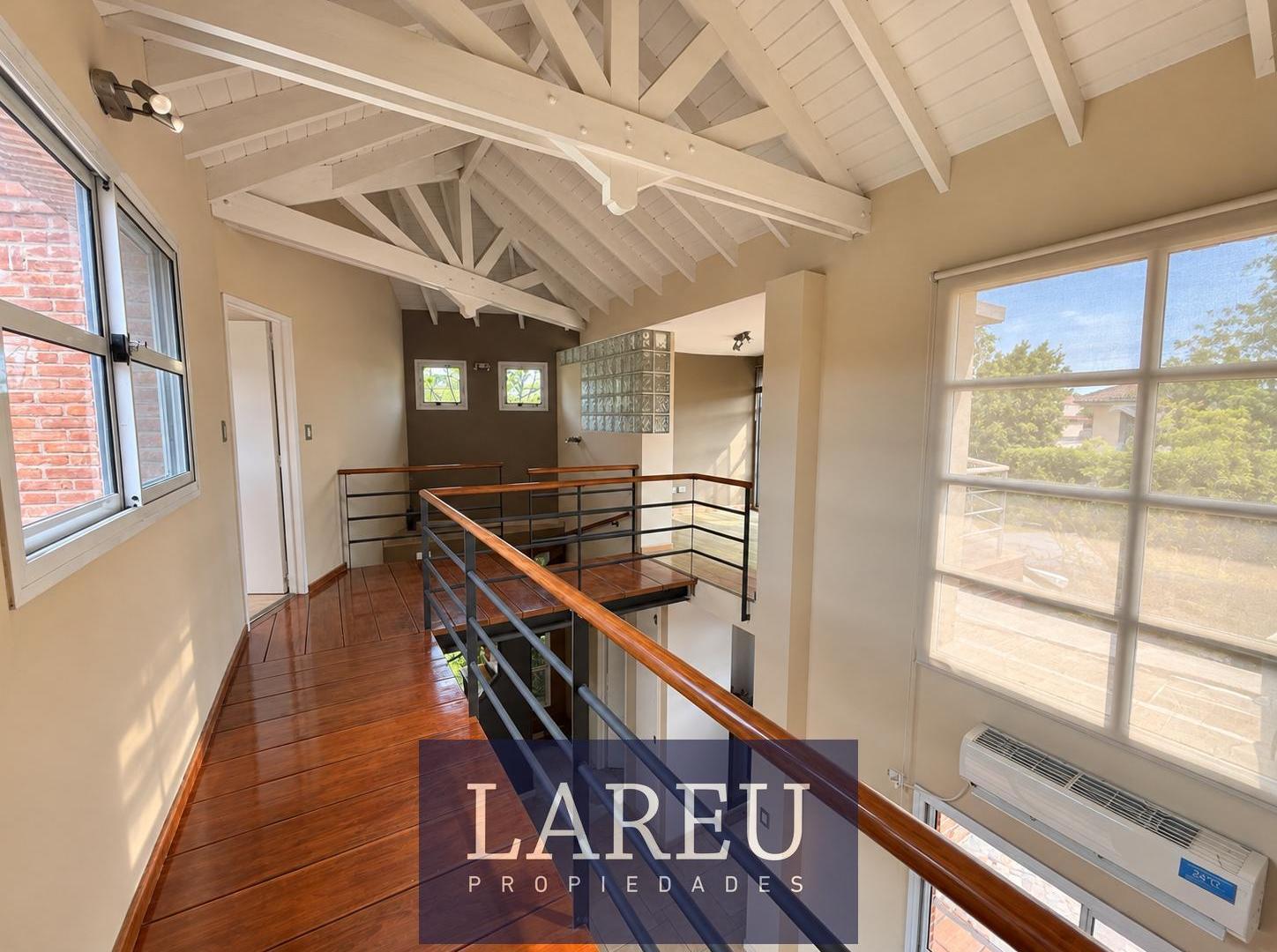Foto de Casa moderna de ladrillo visto en venta La Delfina en exclusiva, imagen 5
