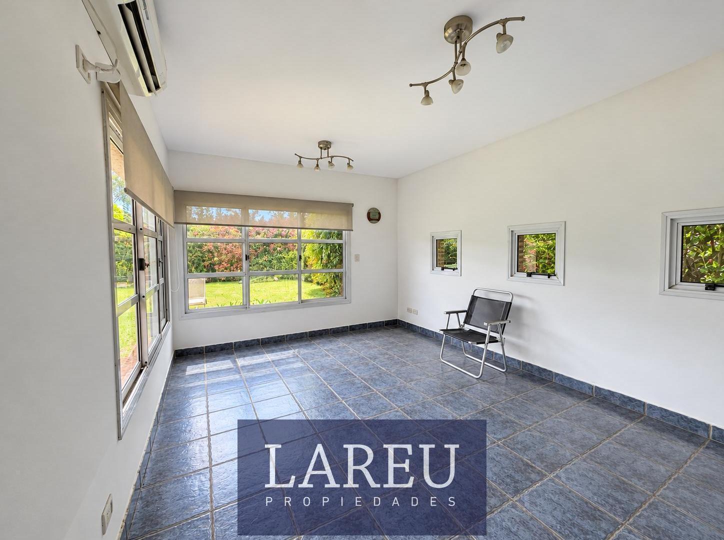 Foto de Casa moderna de ladrillo visto en venta La Delfina en exclusiva, imagen 4