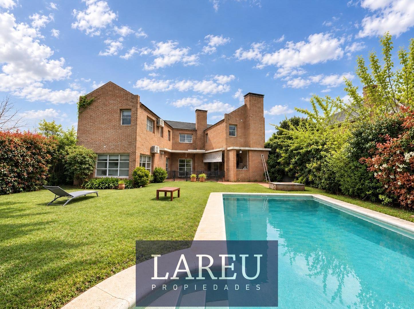 Foto de Casa moderna de ladrillo visto en venta La Delfina en exclusiva, imagen 3