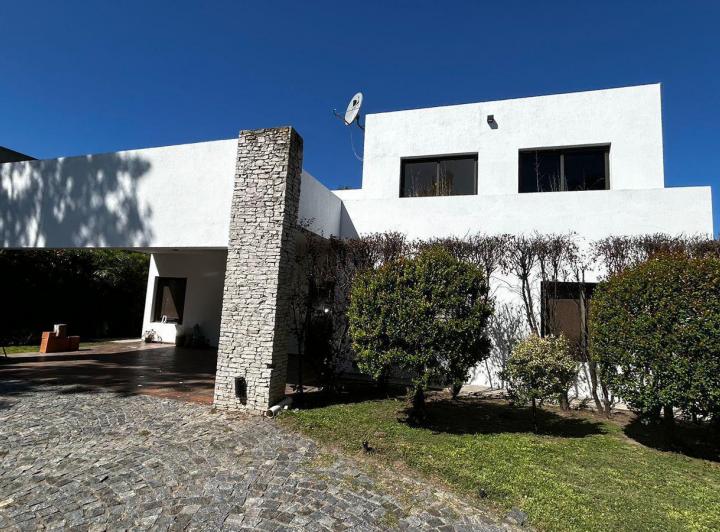 Casa en 2 Plantas con Piscina a la venta en Fincas de Iraola Dos ALQUILADA