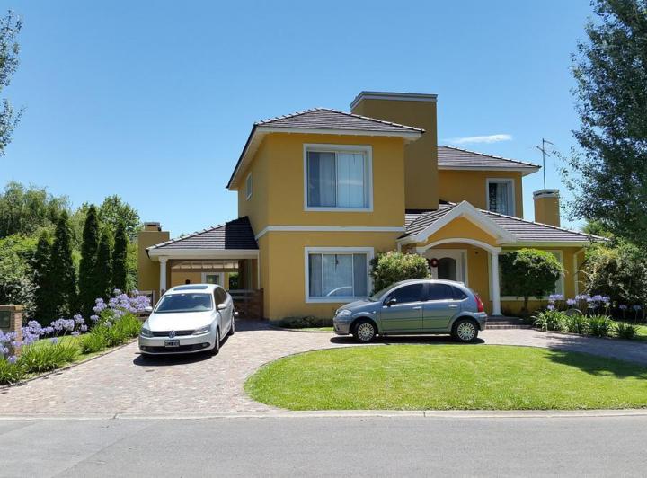 Casa con Piscina en venta en Fincas de Iraola I