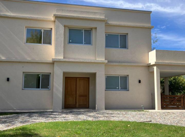 Propiedad a estrenar con Piscina en Fincas de Hudson 2