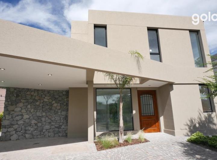 Casa en Fincas de Hudson 4