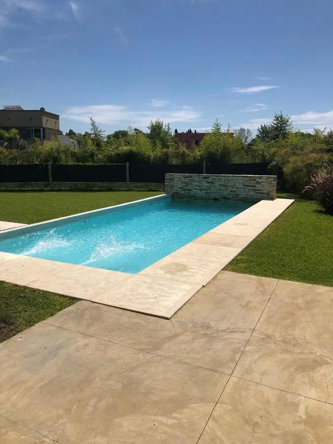 Moderna propiedad en Venta en  Fincas de Iraola II 5