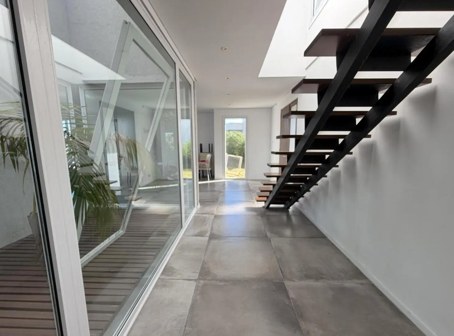 Propiedad con Hermoso Lote al agua en Venta. 3