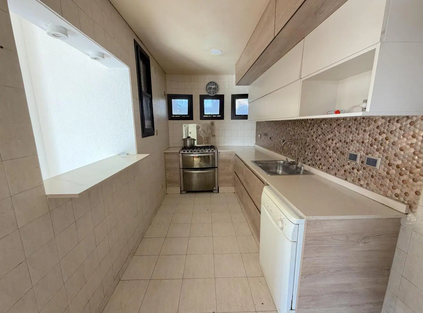 Casa de 3 Dormitorios con parque Piscina y Amplio Quincho 3