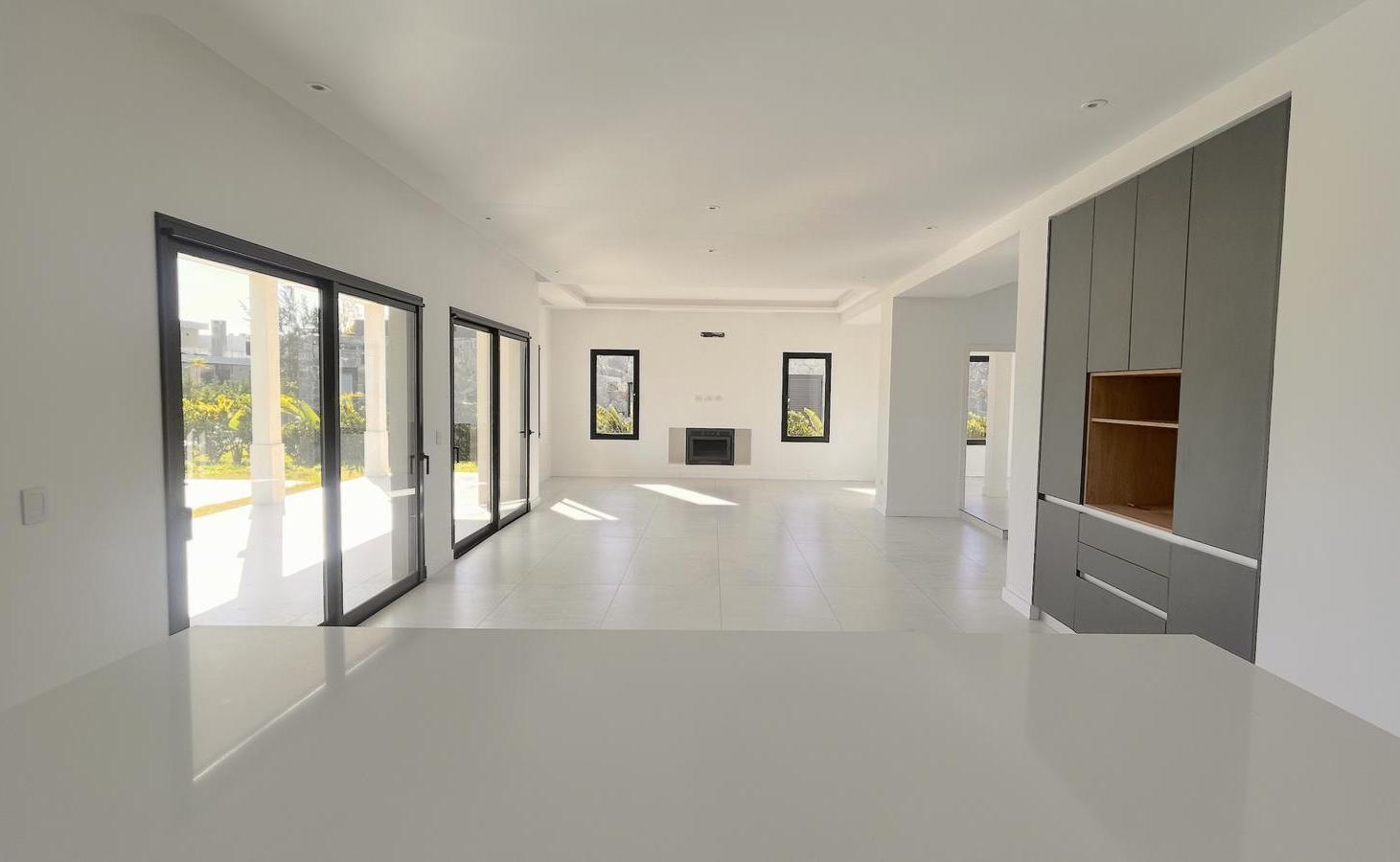 Foto de Casa a estrenar con Piscina en Greenville, imagen 2