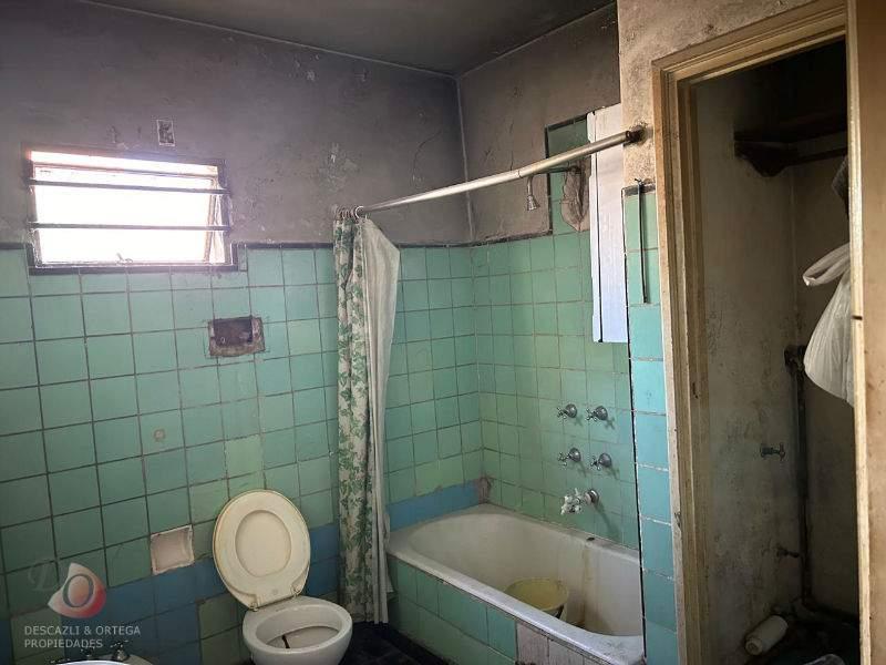 CASONA EN VENTA EN BARRIO ALBERDI- IDEAL PARA RECICLAR O CONSTRUCCION EN ALTURA-