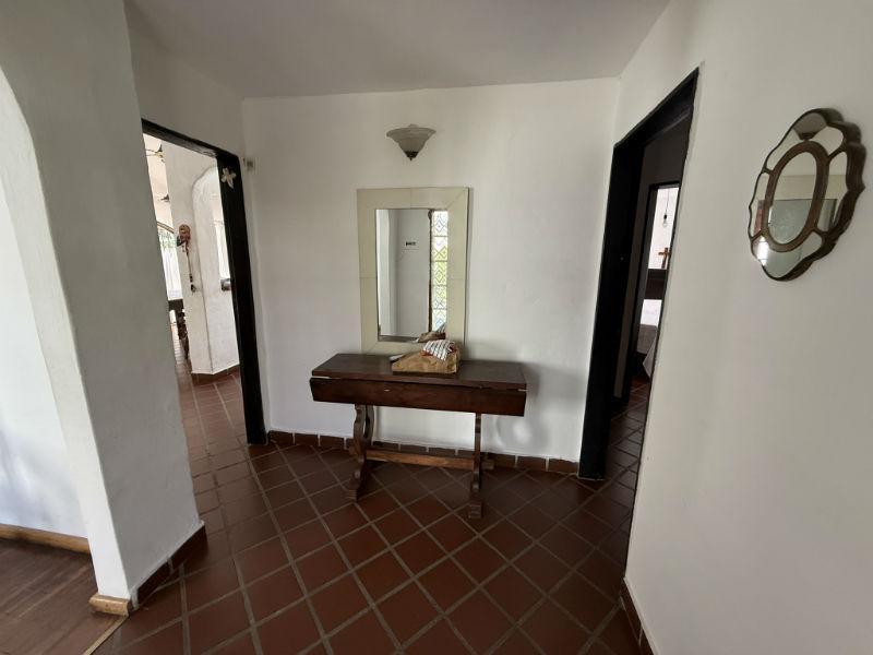 OPORTUNIDAD!! CASA CON 937METROS DE TERRENO Y SALIDA A DOS CALLES-IDEAL COMPLEJO