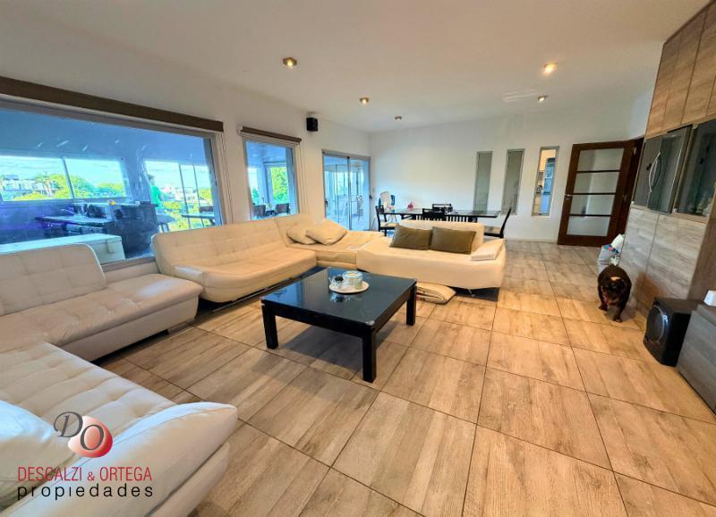 Casa en venta de 4 Dormitorios- Country Cinco Lomas
