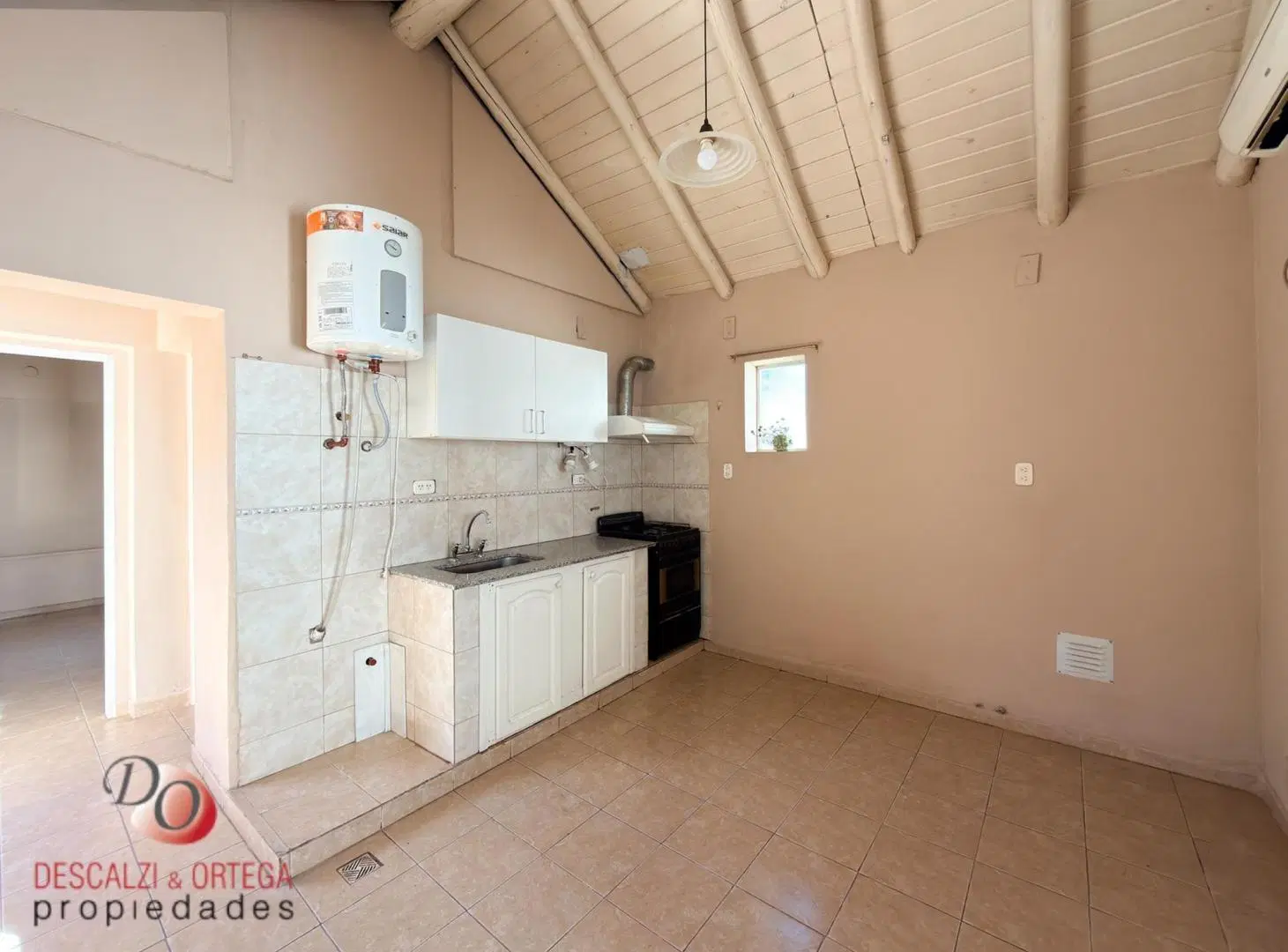 Departamento en Alquiler-1 dormitorio con patio- Poeta Lugones 3