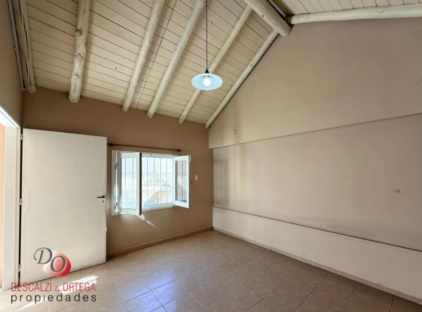 Departamento en Alquiler-1 dormitorio con patio- Poeta Lugones 4