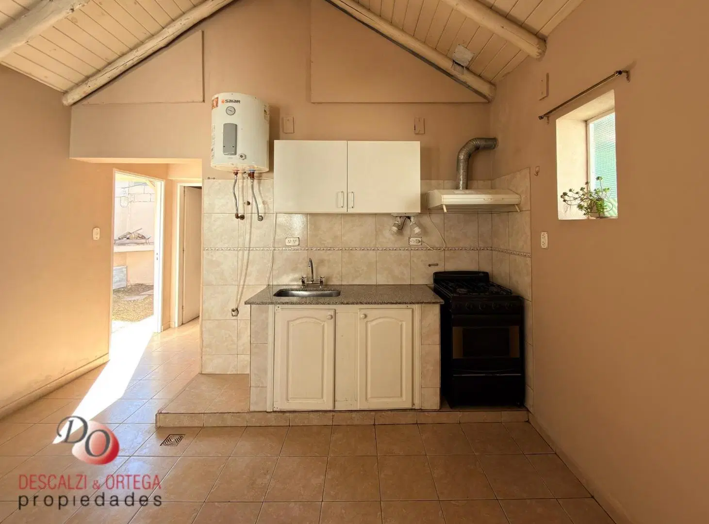 Departamento en Alquiler-1 dormitorio con patio- Poeta Lugones 2
