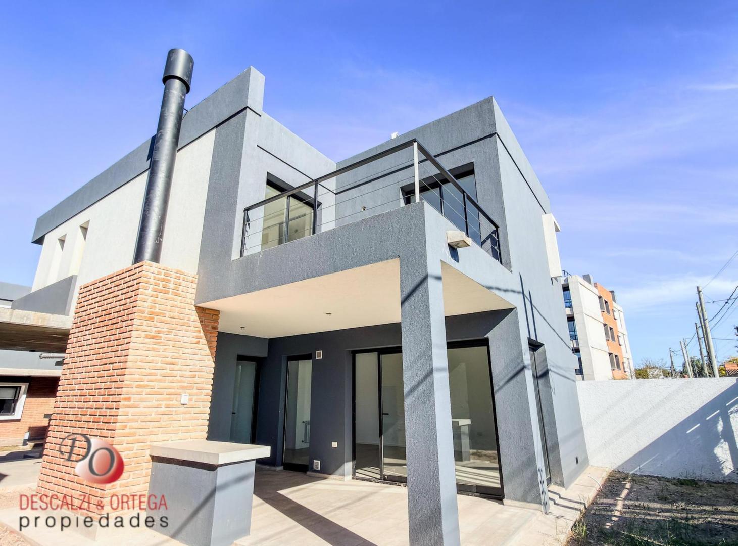 DúplexCasa en venta en complejo cerrado con seguridad en Barrio Rivera Indarte