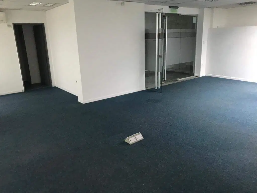 CENTRO -  IMPORTANTE OFICINA  EN ALQUILER DE PISO COMPLETO 220 m2 8