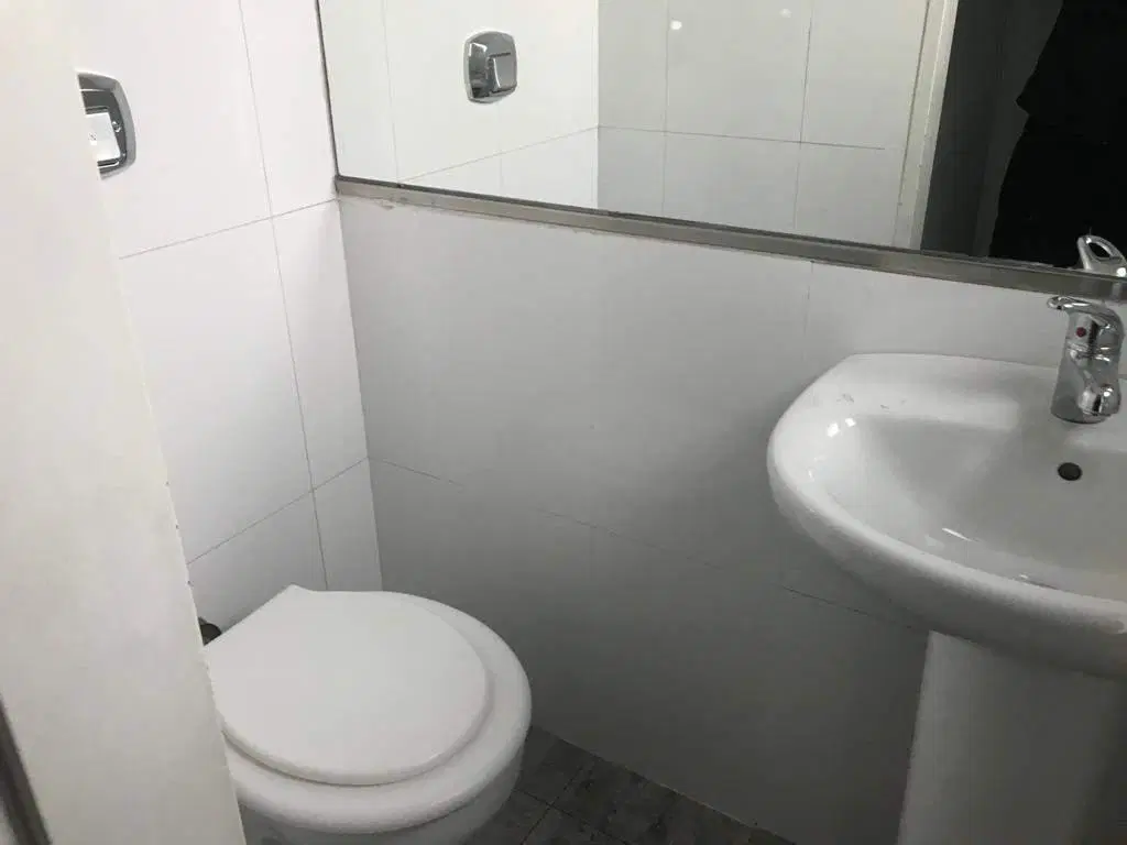 CENTRO -  IMPORTANTE OFICINA  EN ALQUILER DE PISO COMPLETO 220 m2 4