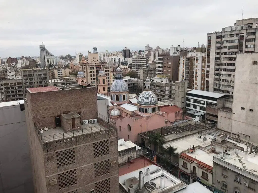 CENTRO -  IMPORTANTE OFICINA  EN ALQUILER DE PISO COMPLETO 220 m2 3