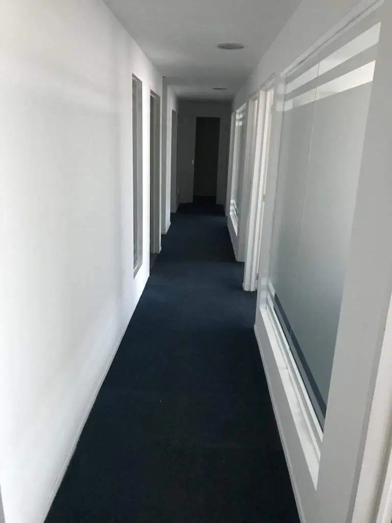 CENTRO -  IMPORTANTE OFICINA  EN ALQUILER DE PISO COMPLETO 220 m2 2