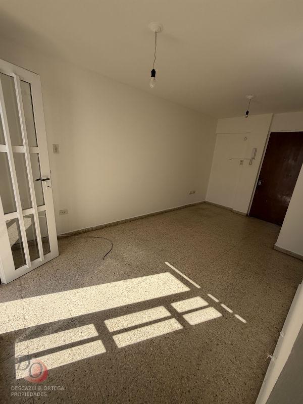 Foto de ALQUILER DEPARTAMENTO 1 DORMITORIO CON PATIO- SOBRE HUMBERTO PRIMO, imagen 3