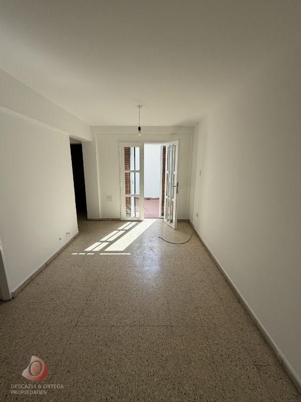 Foto de ALQUILER DEPARTAMENTO 1 DORMITORIO CON PATIO- SOBRE HUMBERTO PRIMO, imagen 1