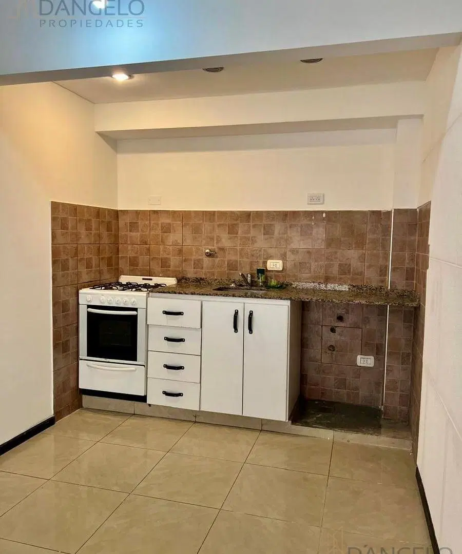 MONOAMBIENTE CON UN PATIO HERMOSO. RECIEN PINTADO. EXCELENTE UBICACION 3