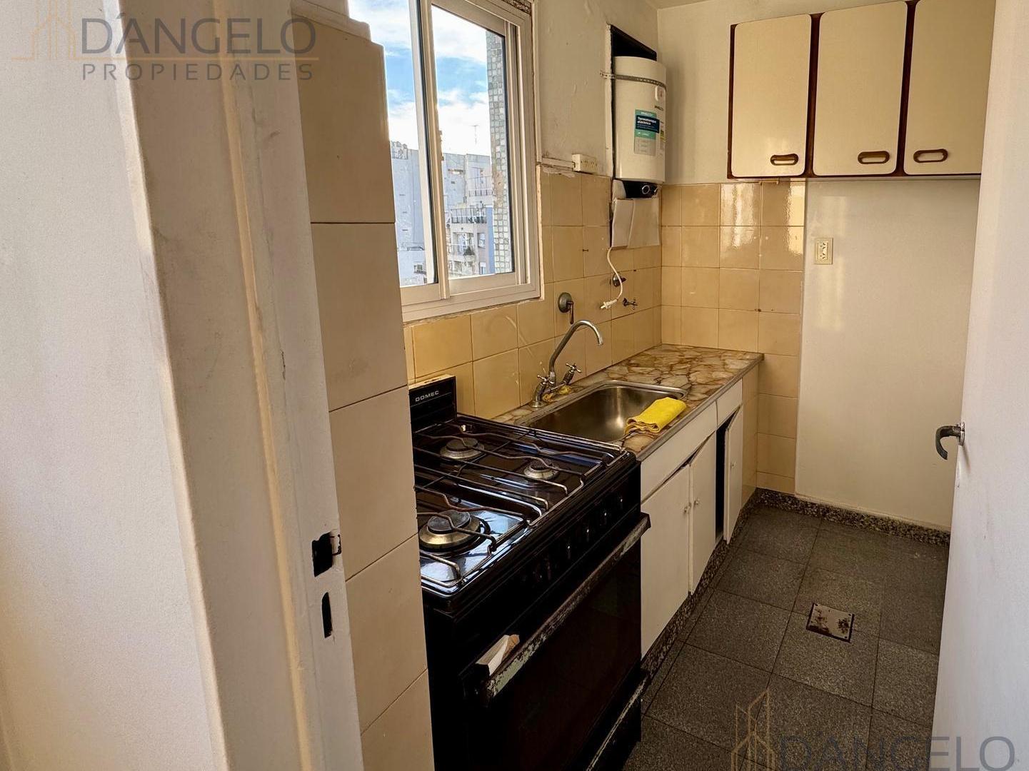 Foto de MONOAMB ENTRADA SOL DIRECTA - COCINA INDEPEND - A 200 Mts subte A, imagen 2