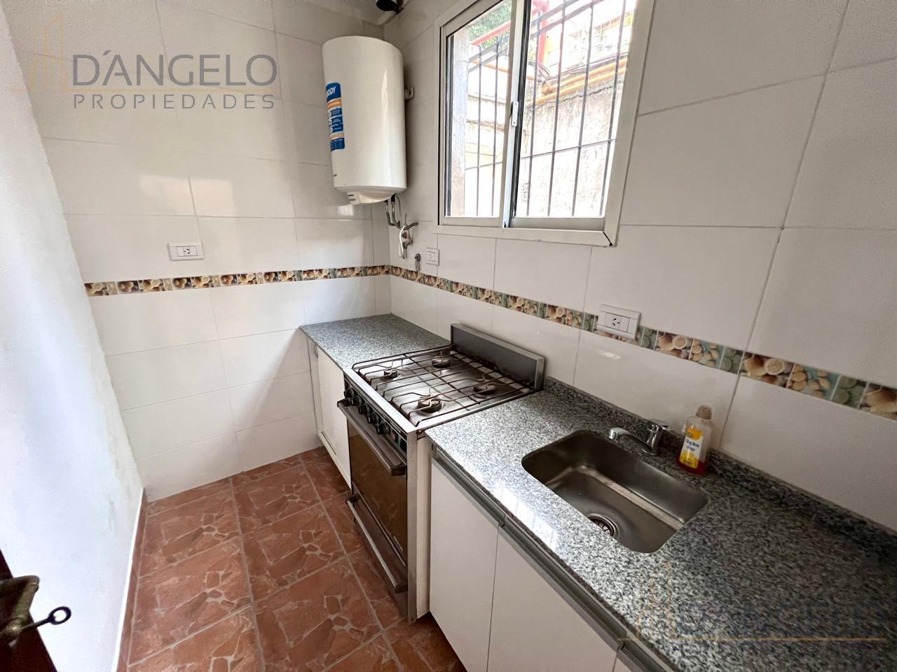 Foto de PH 2 AMB CON ENTRE-PISO Y COCINA IND - AIRE ACONDICIONADO- CABALLITO, imagen 2