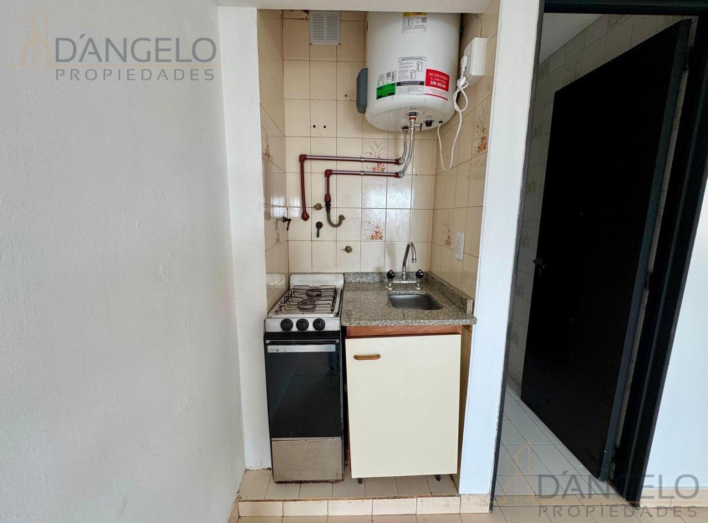 Foto de DPTO MONOAMBIENTE - COCINA- BAÑO COMPLETO - FLORES, imagen 5