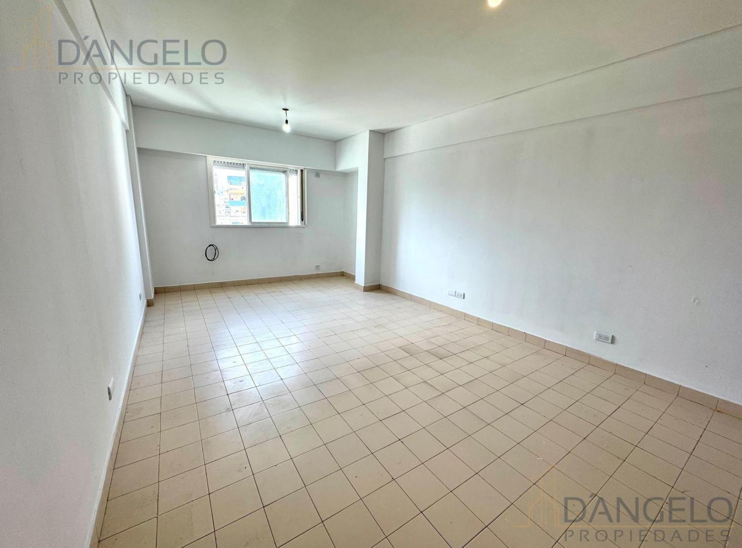 Foto de DPTO MONOAMBIENTE - COCINA- BAÑO COMPLETO - FLORES, imagen 1