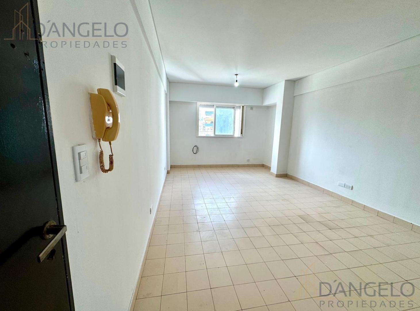 Foto de DPTO MONOAMBIENTE - COCINA- BAÑO COMPLETO - FLORES, imagen 4