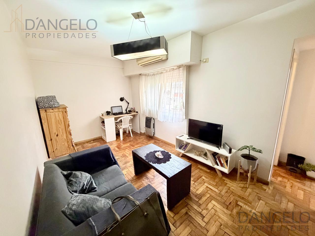 Foto de 2 AMB , COCINA CON BARRA, BAÑO COMPLETO , AMPLIO PLACARD, imagen 1
