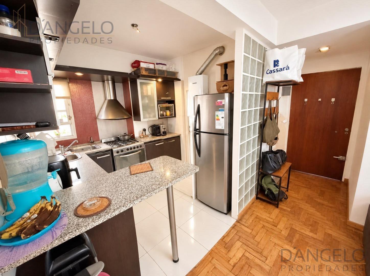 Foto de 2 AMB , COCINA CON BARRA, BAÑO COMPLETO , AMPLIO PLACARD, imagen 3