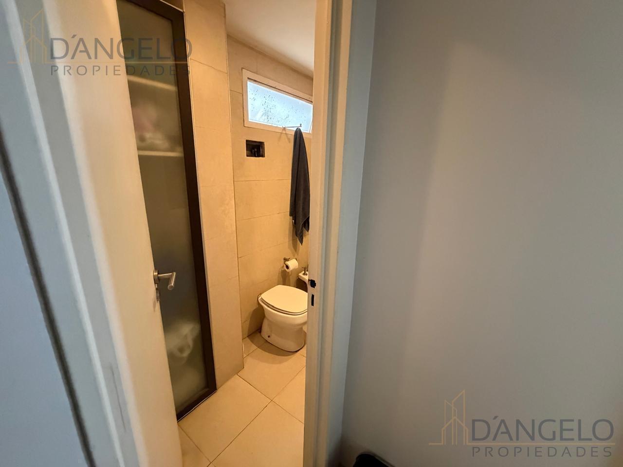 Foto de 2 AMB , COCINA CON BARRA, BAÑO COMPLETO , AMPLIO PLACARD, imagen 5