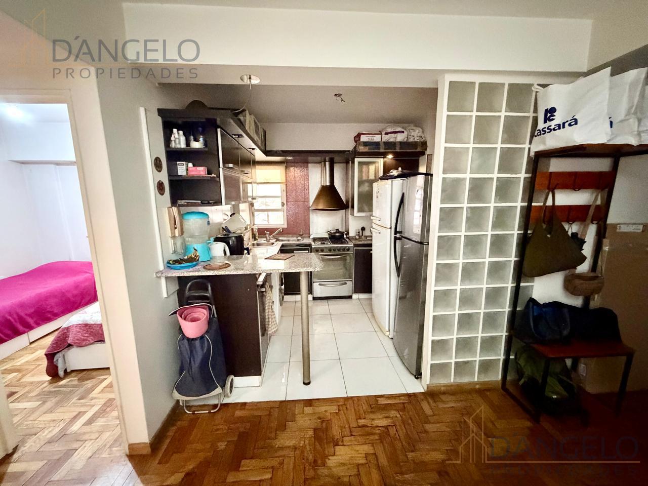 Foto de 2 AMB , COCINA CON BARRA, BAÑO COMPLETO , AMPLIO PLACARD, imagen 2