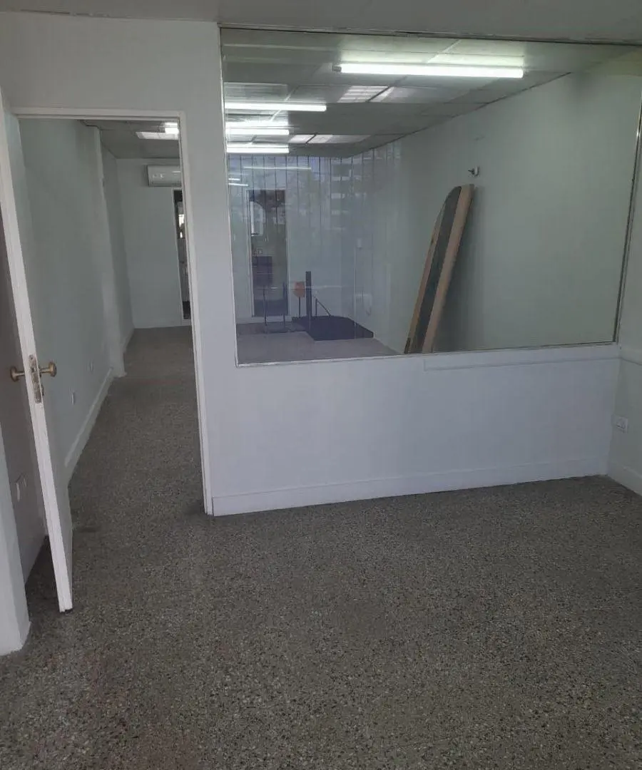Local comercial de 130 m2 Gral Paz y Lope de Vega 5