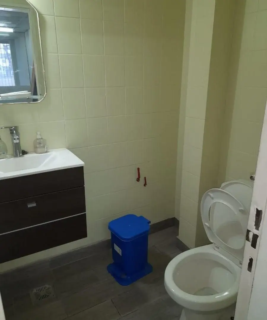 Local comercial de 130 m2 Gral Paz y Lope de Vega 2