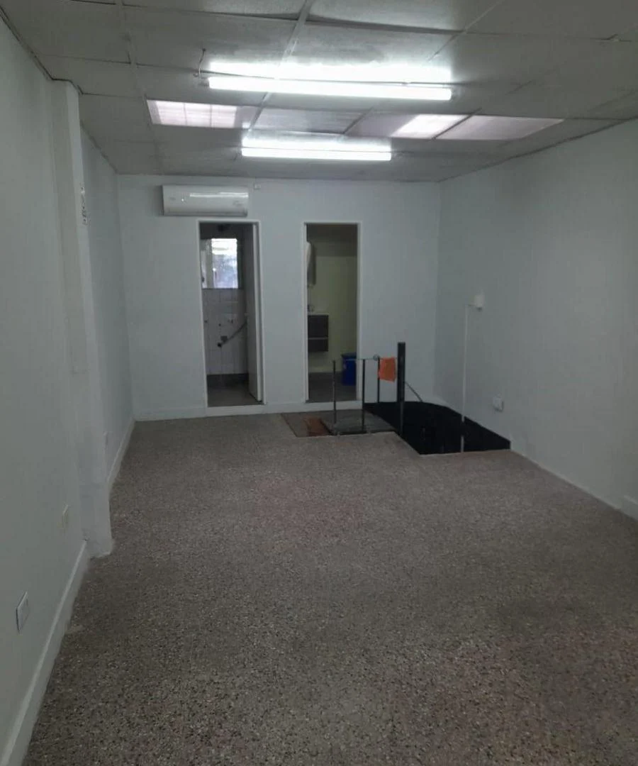 Local comercial de 130 m2 Gral Paz y Lope de Vega