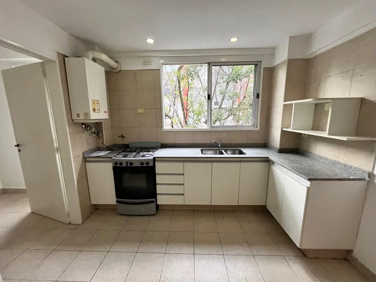 Piso Único de 4 ambientes con cochera 3