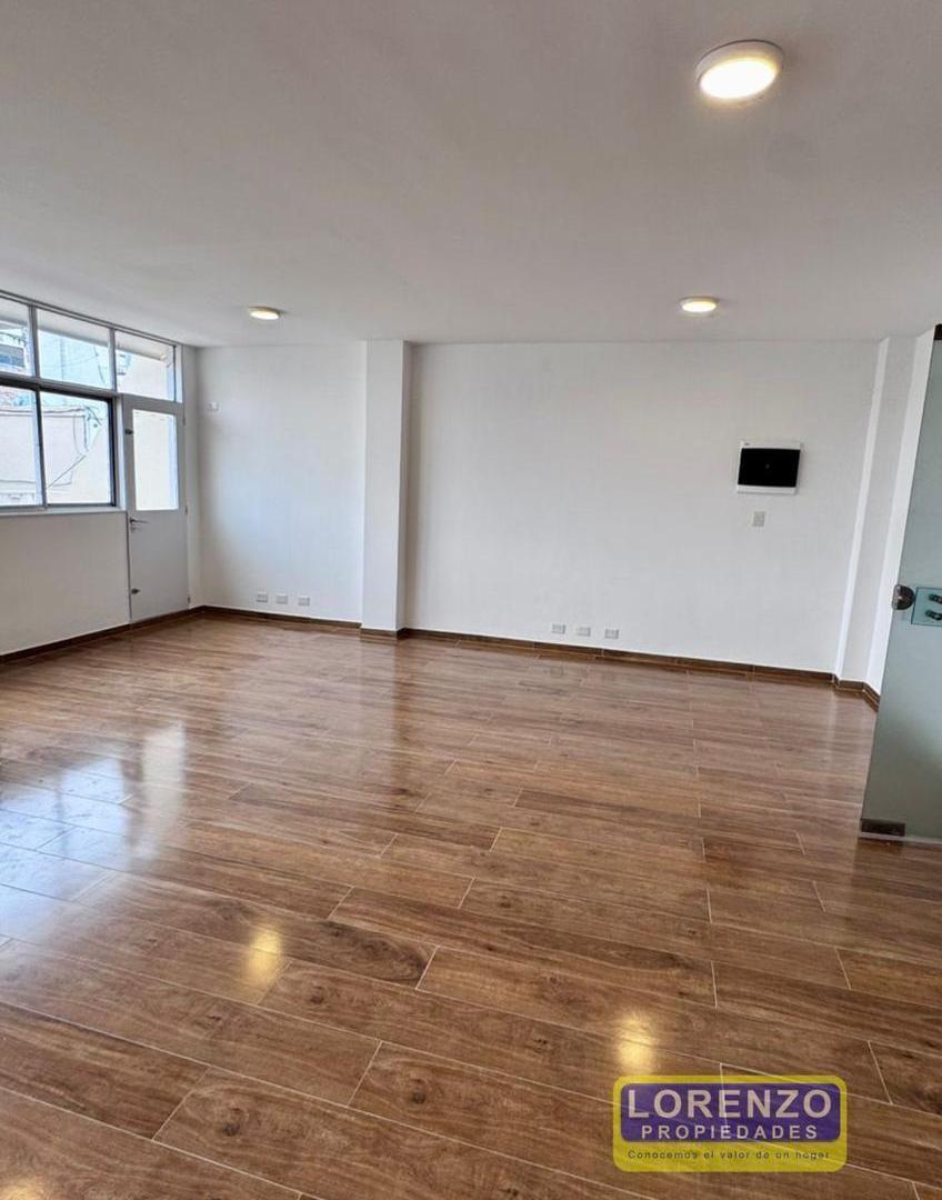 Foto de Oficina Piso único Edificio de categoría, imagen 3