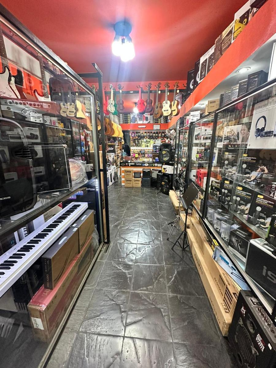 Local en Venta en Flores 5