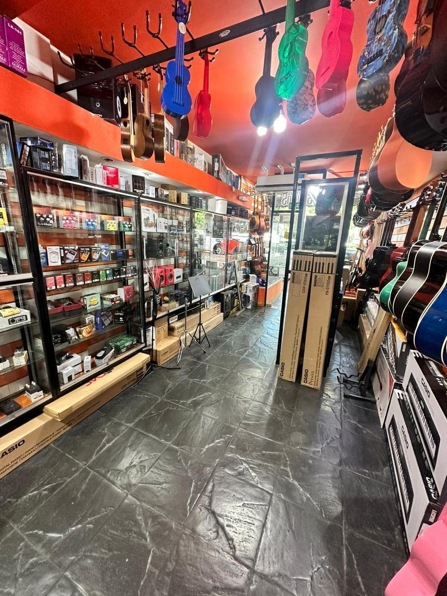 Local en Venta en Flores 4