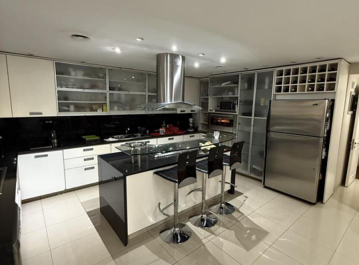 Venta de unidad premium con patio en Flores 4