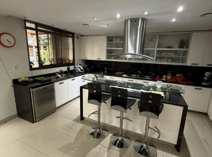 Venta de unidad premium con patio en Flores 5