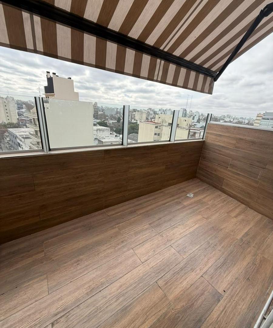 Foto de Excelente oficina en pleno flores, Muy buen estado 90 mts balcon, imagen 1