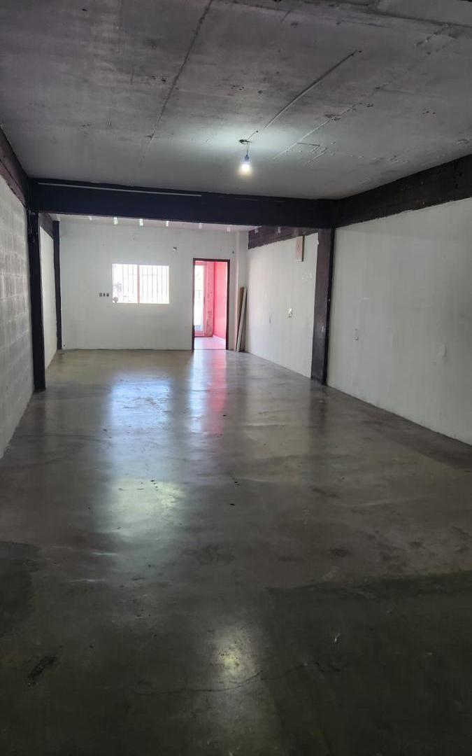 Foto de Oficina/depósito en alquiler Flores, imagen 1